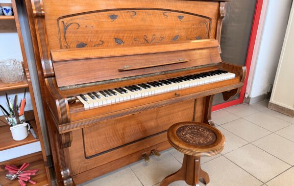 516 Carl MAND – kvalitní Německý klavír 150x67x133cm vysoký v top stavu za 14890Kč