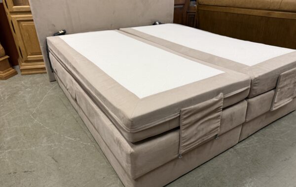 519 Postel boxspring s elektroovládáním 200x180cm ,úložný prostor,cena 5980Kč