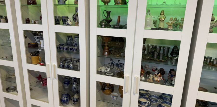 006 porcelán,skleničky a keramika- výběr z několika stovek kusů a sad