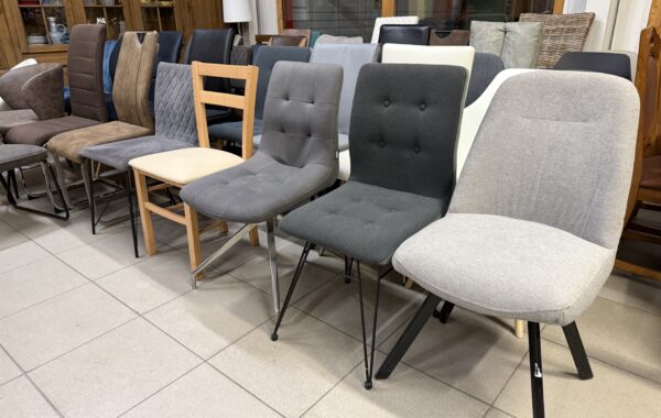 002 čalouněné značkové nové židle 50 kusů- vždy po jednom kuse za 590Kč kus