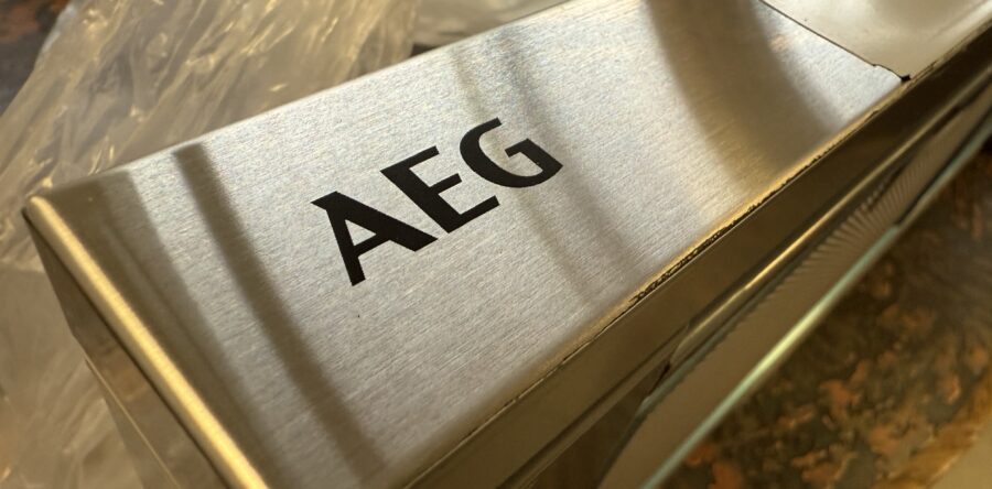 334   dvakrát nová zabalená digestoř AEG ,vestavná 90cm v nerez provedení za 1970Kč