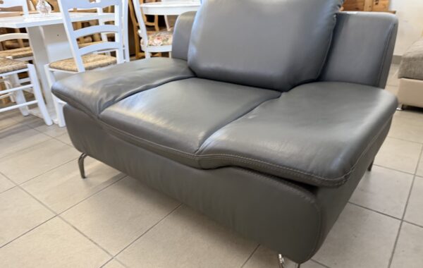 518 velké hnědé křeslo nové-jen vystavené ,z ekokůže 135 x 93cm za 2470kč