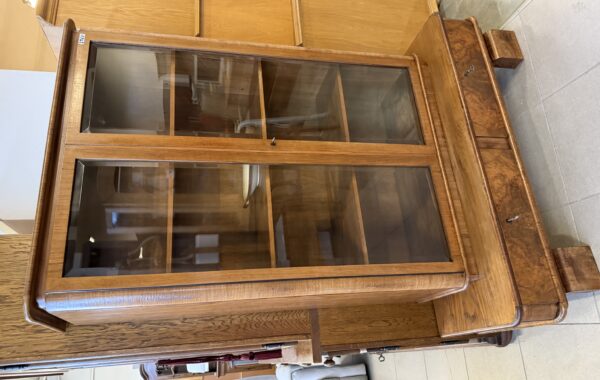 546 prosklená vitrina se šuplíky 122x47x170cm za 2760Kč