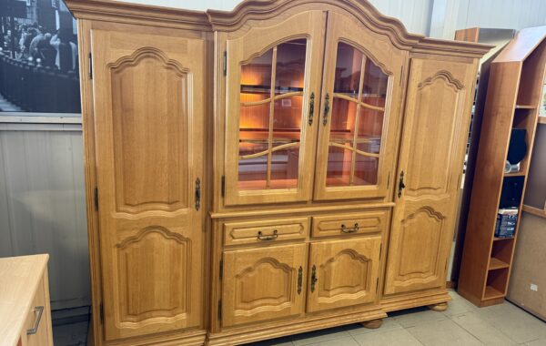 596 osvětlená dubová třídílná stěna,dovoz Belgie -komplet z masívu,205x65x210cm za 14870Kč