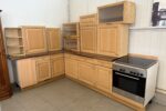 606 rohová kuchyně s dubovými dvířky 280x190cm+ Siemens sporák za 17840kč