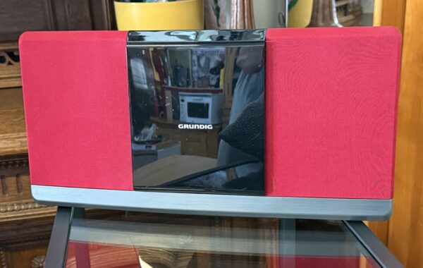 613 GRUNDIG stereo radio za 1360kč