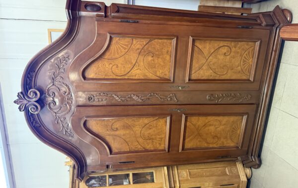 793 starožitná dvoudvéřová zdobená skříň s intarzií 165x58x216cm za 8760Kč