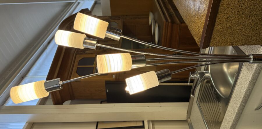 874 chromovaná lampa s pěti rameny 180cm za 970Kč