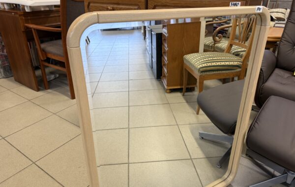 933 zrcadlo s fazetou ve světlém dubovém rámu 76x91cm za 870Kč