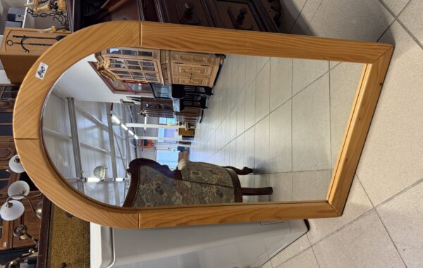 943 zrcadlo v borovicovém rámu 100x60cm za 840kč