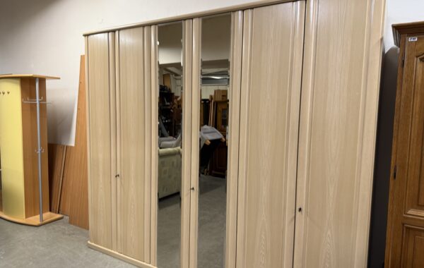 948 šestidveřová skříň Segmuller – kvalitní Německé provedení 273x60x230cm za 7670kč