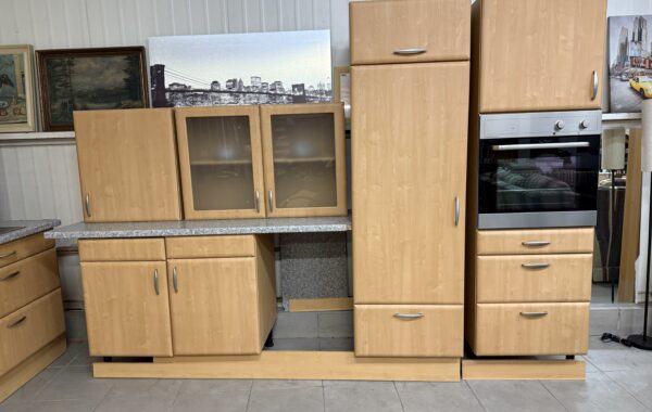 949 velká kuchyně se spotřebiči- odstín světlého dřeva za 21940Kč