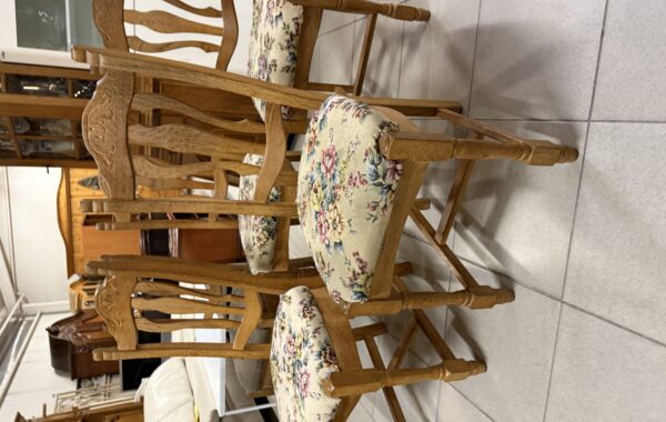 123 pět dubových židlí po 780Kč