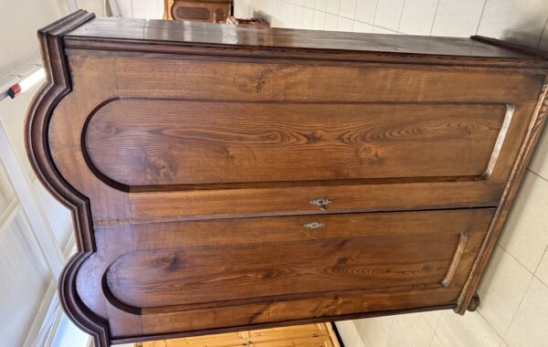 179 historická skříň z jasanového masívu 130x52x194cm za 3670Kč