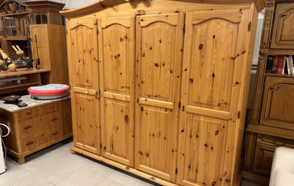 145  skříň z borovicového masívu 221x62x204cm za 7830kč