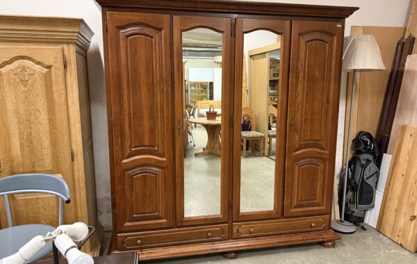 146 dubová čtyřdveřová skříň -odstín mahagon se šuplíky ,dovoz Holandsko 203x62x205cm za 6730Kč