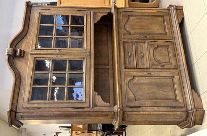 210 vysoký zdobený Belgický dubový příborník   172x50x228cm za 12470Kč