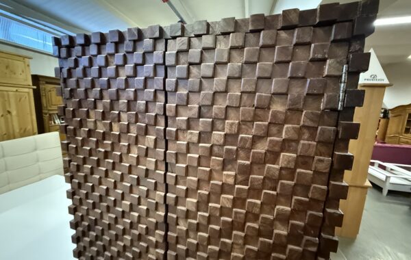 215 dvoudvéřová dubová skříň 75x45x190cm za 3760Kč