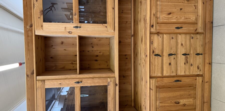 224 borovicový příborník,nelakovaný- jen ošetřeno voskem 160x53x200cm za 7430Kč