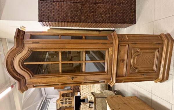 239 rustikální dubová vitrína dvoudílná dubová 55x55x207cm za 4890Kč