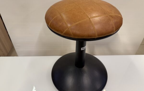 294 Ikea taburetka – výškově seřiditelná s koženou čepicí prům40cm,v 55cm za 1140Kč