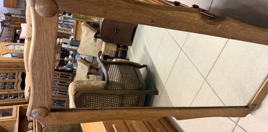 339 zrcadlo v dubovém rámu  za 580Kč