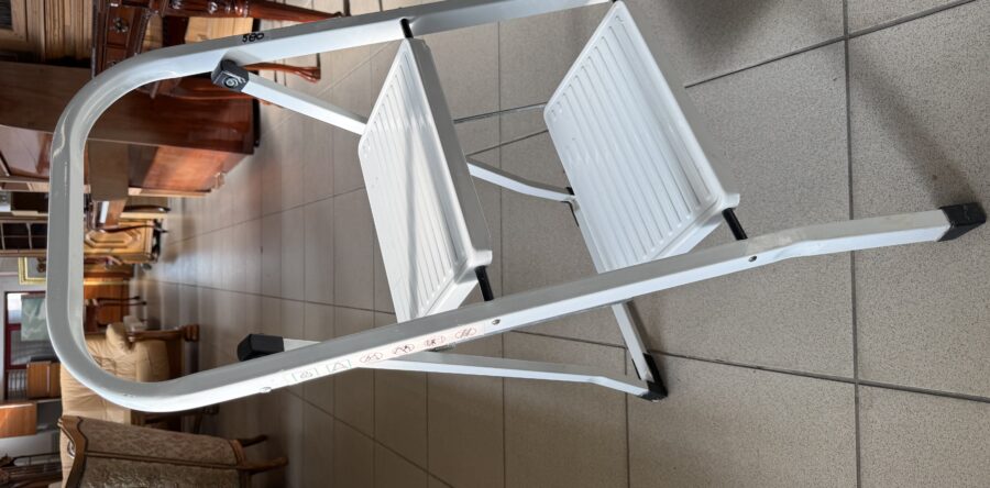 358  kovové značkové schůdky 54x36x80cm za 580Kč