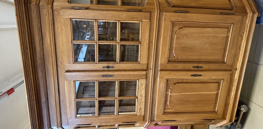 408 dvoudílný dubový dressoar světlý dub 165x65x195cm za 8960Kč