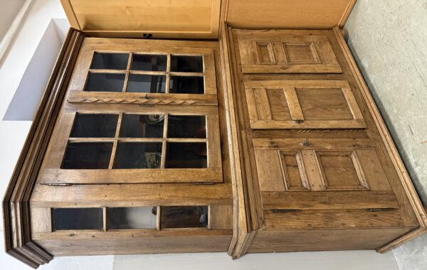 407 Historický  dubový příborník z roku 1913 177x53x225cm vysoký za 9940Kč