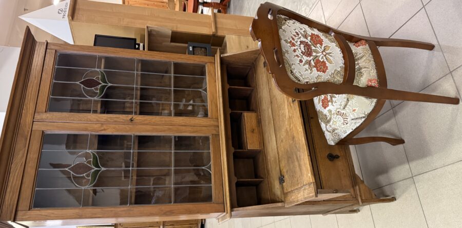 434 psací dubová historická  dvoudílná komoda s vitráží 107x40x205cm za 5980Kč