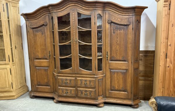 438 Dubová zdobená stěna –    záda i police-vše z masívu,258 x 55 x 205cm Form+stil za 11940Kč