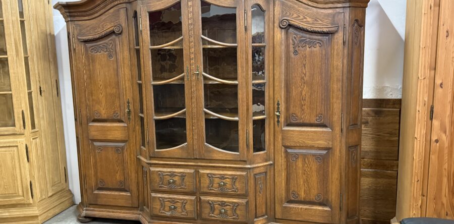 438 Dubová zdobená stěna –    záda i police-vše z masívu,258 x 55 x 205cm Form+stil za 11940Kč