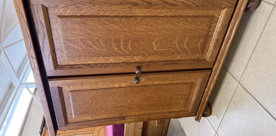 457 dvoudvéřový úzký botník  83x30x100cm vysoký za 2650Kč