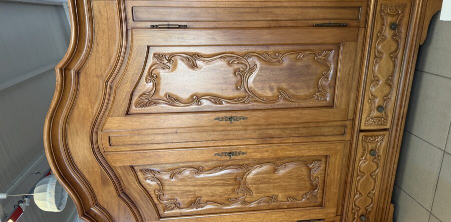 461  Italská vyřezávaná luxusní třešňová skříň 174x70x220cm za 11890Kč