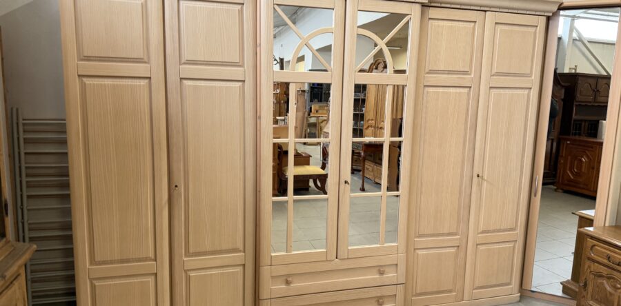 472 šestidveřová skříň z Andorské borovice-komplet z masívu 320x65x220cm za 12470Kč