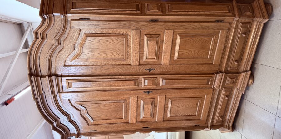 478 Dvoudvéřová dubová vyřezávaná skříň v barokním stylu 160x65x210cm za 8970Kč