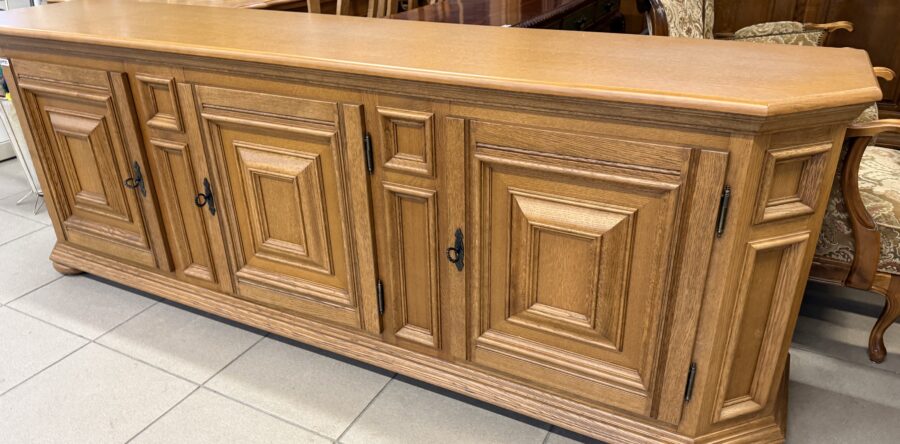 486 dubová delší komoda 225 x 46 x 78cm za 6970Kč