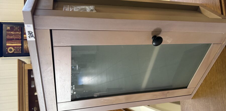 498 závěsná skříňka prosklená 40x20x60cm za 380Kč