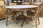 112 historický dubový stůl průměru 130cm  s šesti dubovými židlemi za 8730Kč