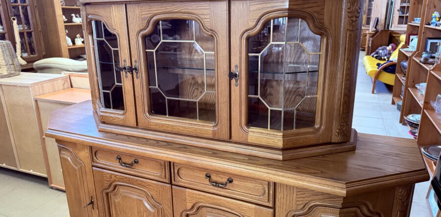 513 dubová rustikální komoda ze dvou částí- horní závěsná 136cm,spodní 186x50x80cm za 7640Kč