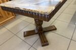 550 stolek s dubovou nohou a mramorem 60x60x55cm za 1280Kč