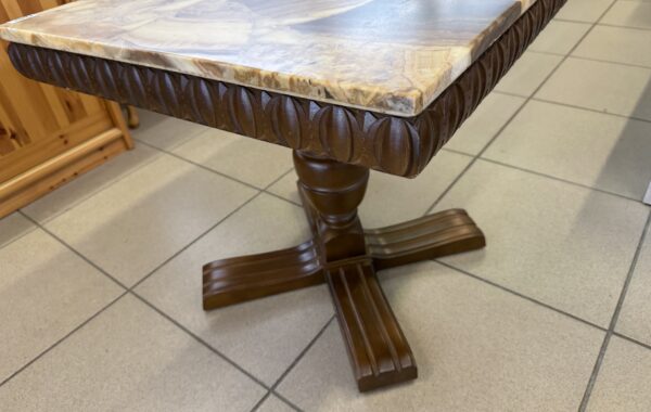 550 stolek s dubovou nohou a mramorem 60x60x55cm za 1280Kč