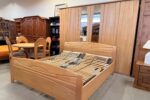 584 Segmuller – kompletní ložnice,dubový masív ,skříň 285x62x220cm ,postel 210x185cm ,cena 17430Kč