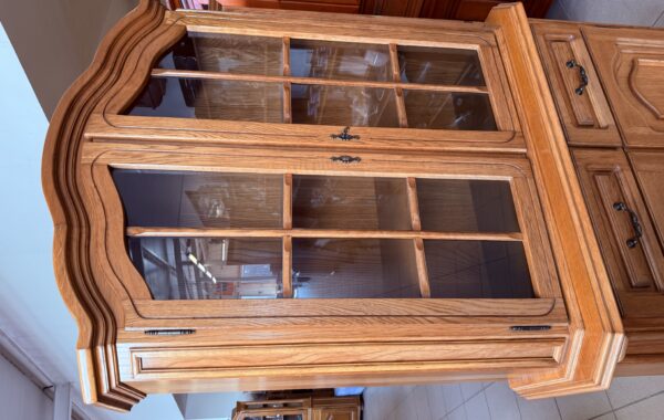 529 dubový dvoudílný prosklený příborník 116x46x202cm za 5790Kč