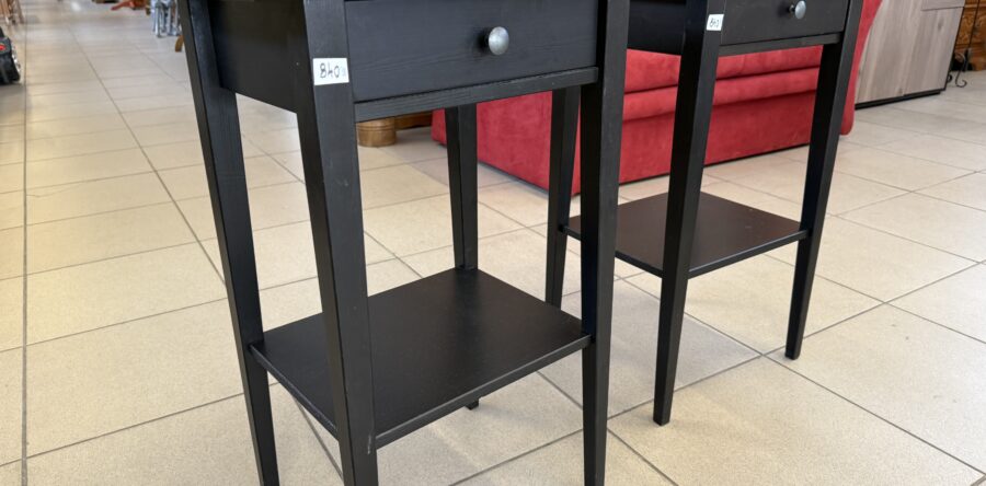 625 IKEA vyšší borovicové stolky se šuplíkem 46x35x70cm ,kus po 860Kč