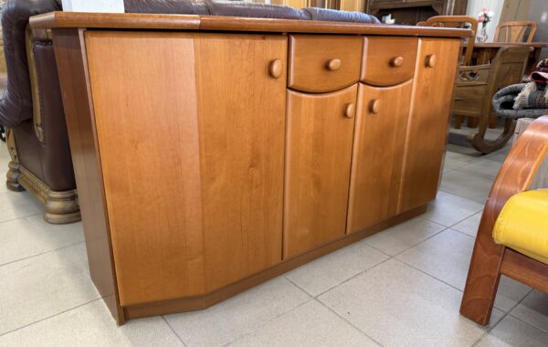 724 delší komoda s dvířky z dubového masívu 170x44x80cm za 3780Kč