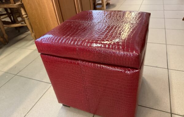 720 zánovní taburet s úlož.prostorem 45x45x47cm za 960Kč