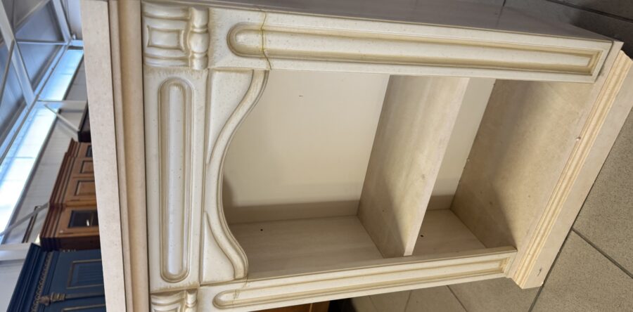 760 světlý regálek-styl ,,Antik” 55x28x87cm za 840Kč