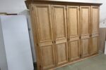 772 velká pětidveřová borovicová skříň – bez laku,jen ošetřeno voskem 300x70x220cm za 8760Kč