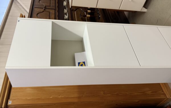 803 IKEA vysoký bílý botník 53x25x180cm za 1740Kč